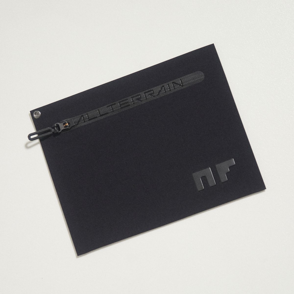 DESCENTE × NF "NF SEAMLESS POUCH"